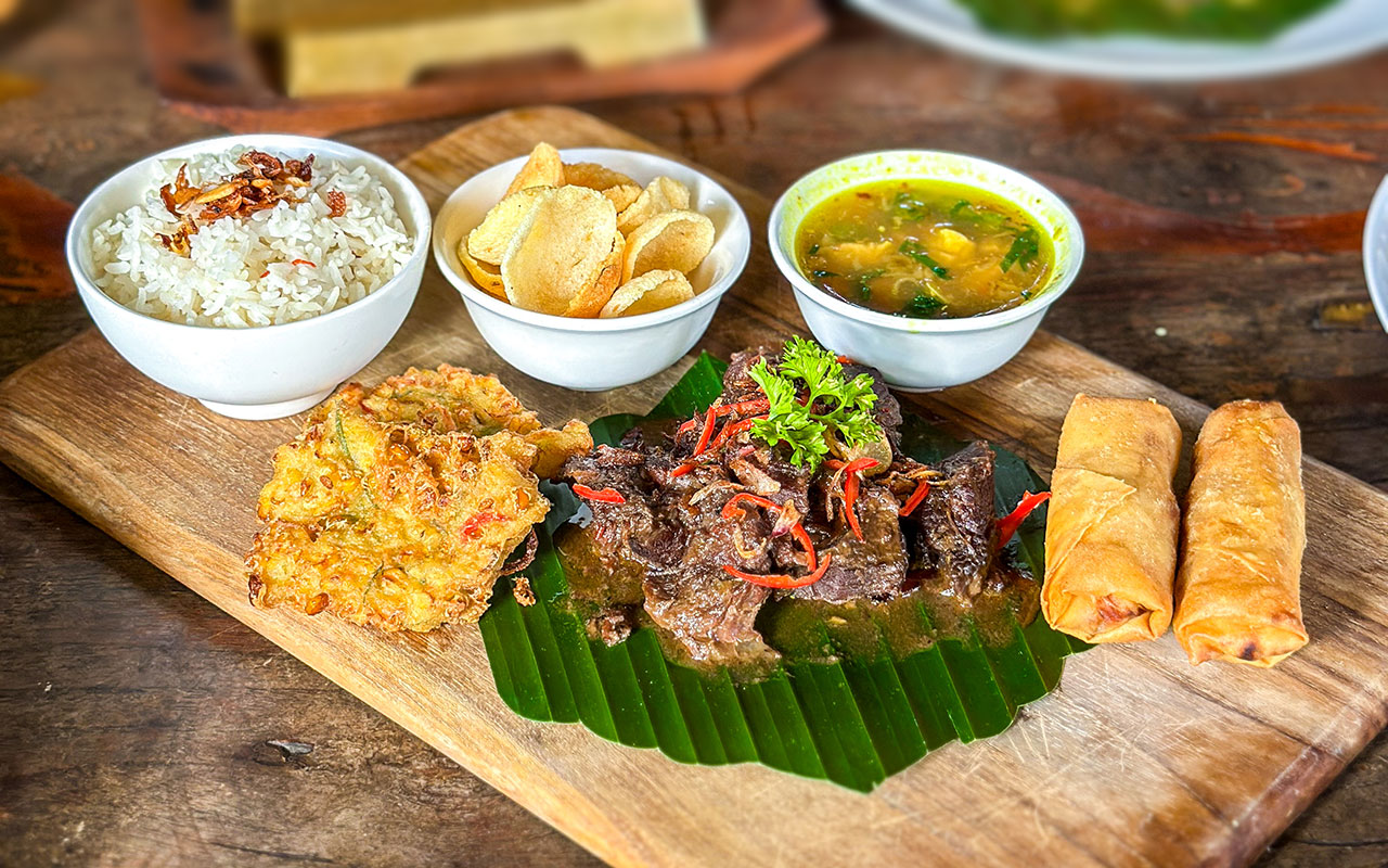 Best Rendang in Bali - Warung Nia Petitenget